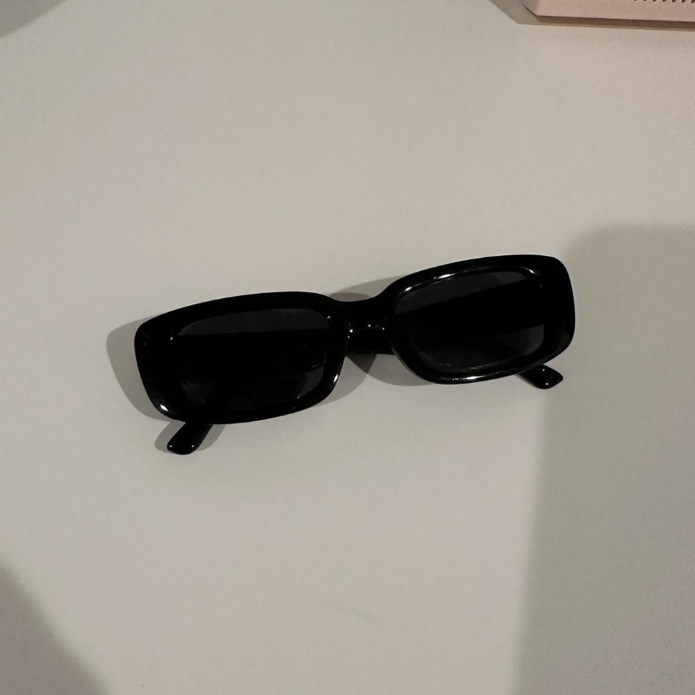 Women's black sunglasses